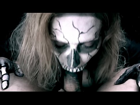 ❤️ Demon famke sûgje hoanne mei har swarte mûle en slikken cum. ❤ Pornofideo by porno fy.redporn-tv.ru ❌️